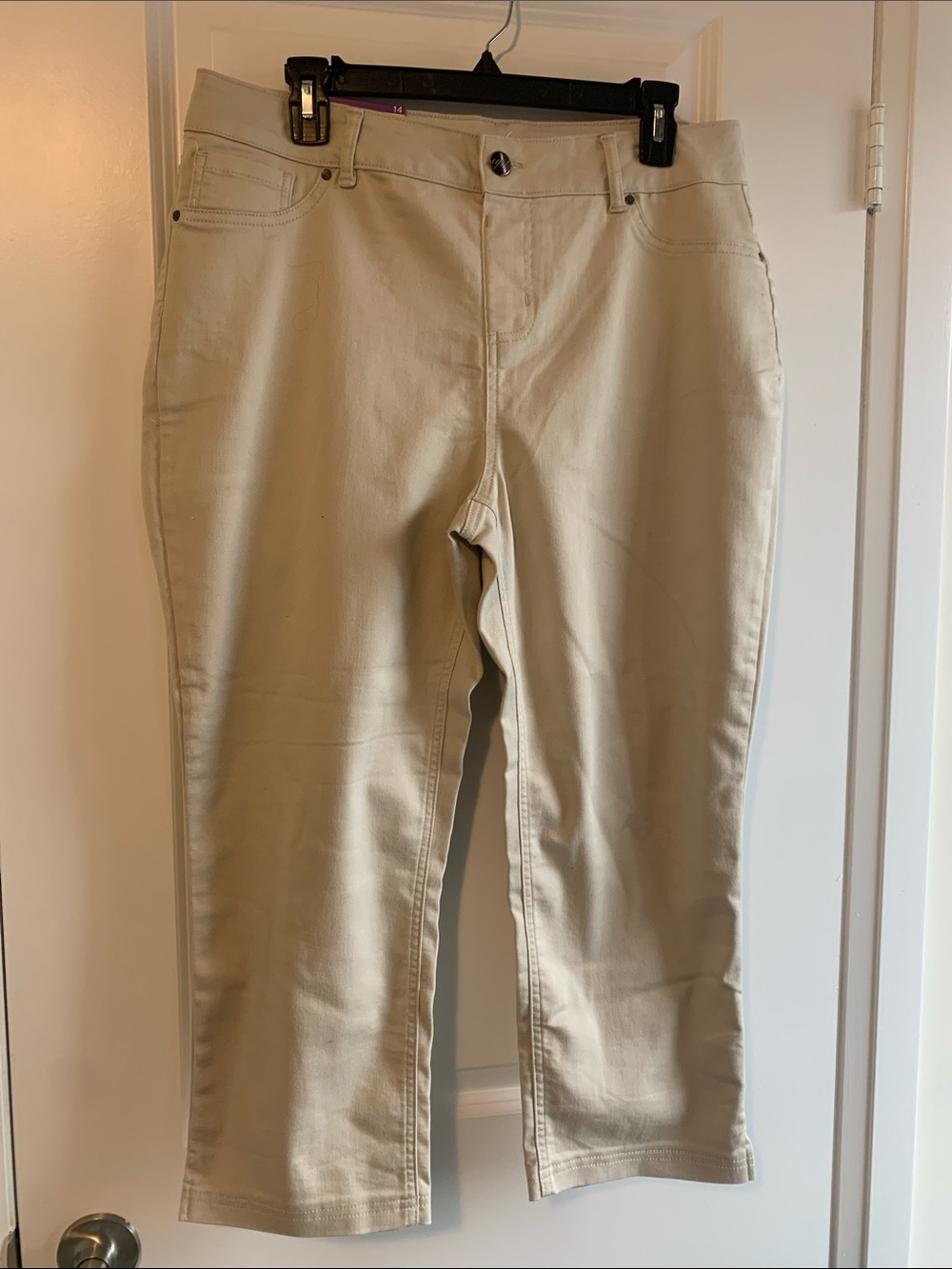 Women’s Cropped Pants in Khaki